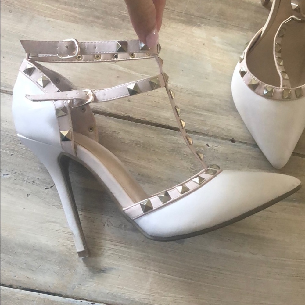 Wild Diva tan studded pumps